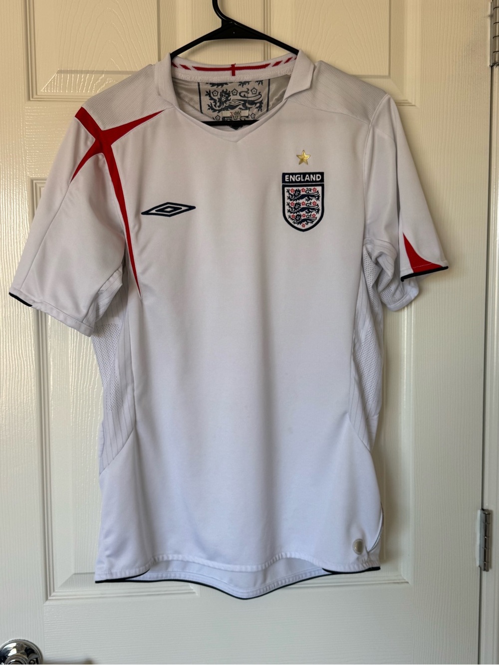 Umbro England 2005-2007 Home Soccer Jersey Size Medium